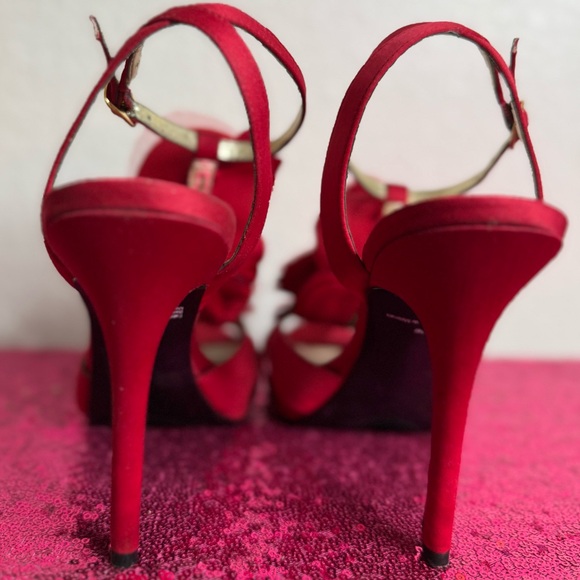 AUDREY BROOKE Scarlet Red Heels, Rose Accents 🌹 (Size 8.5) - Picture 5 of 11